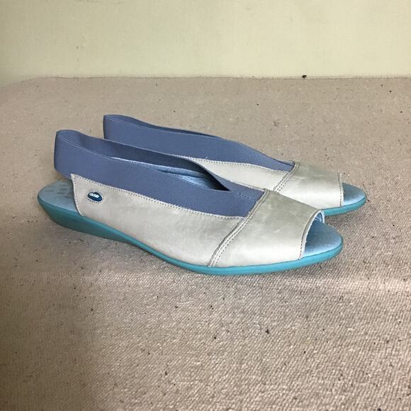 Cloud  Women sling back Comfort Sandals in Cream and blue Sz. 40/ Sz. 9-9.5 EUC - Picture 2 of 7